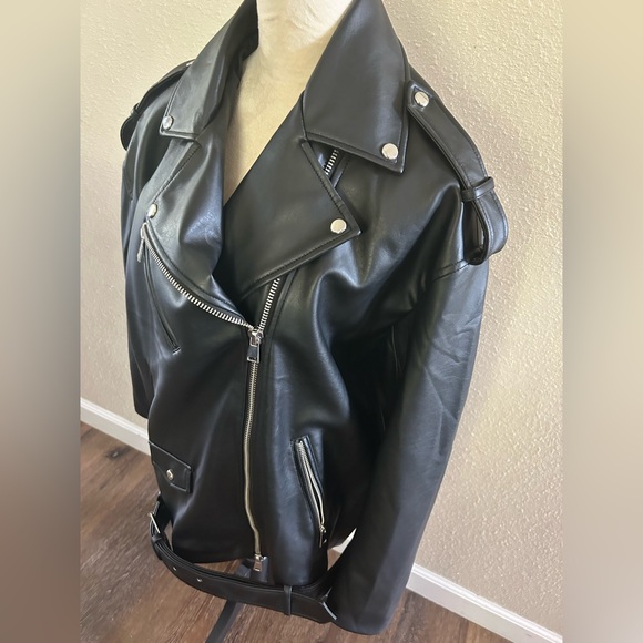 Women’s Zara, faux, leather, black jacket, front zip up sleeve zip, belt  size M - Picture 3 of 7